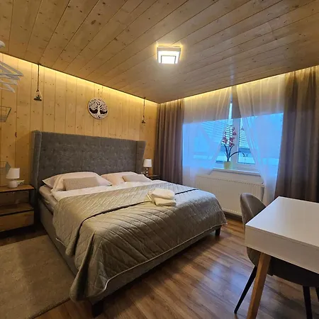 Апартаменти Crown Lesna *